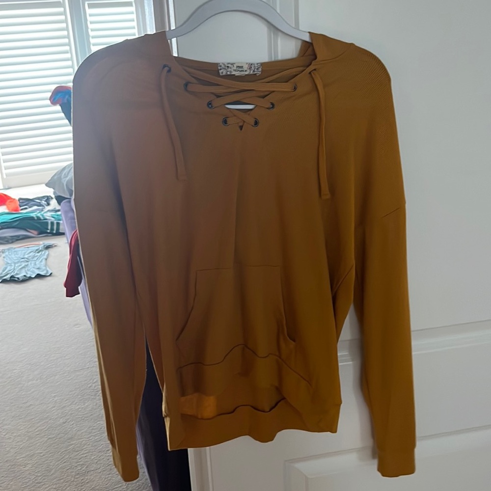 Pink republic mustard long sleeve top with pockets and hood